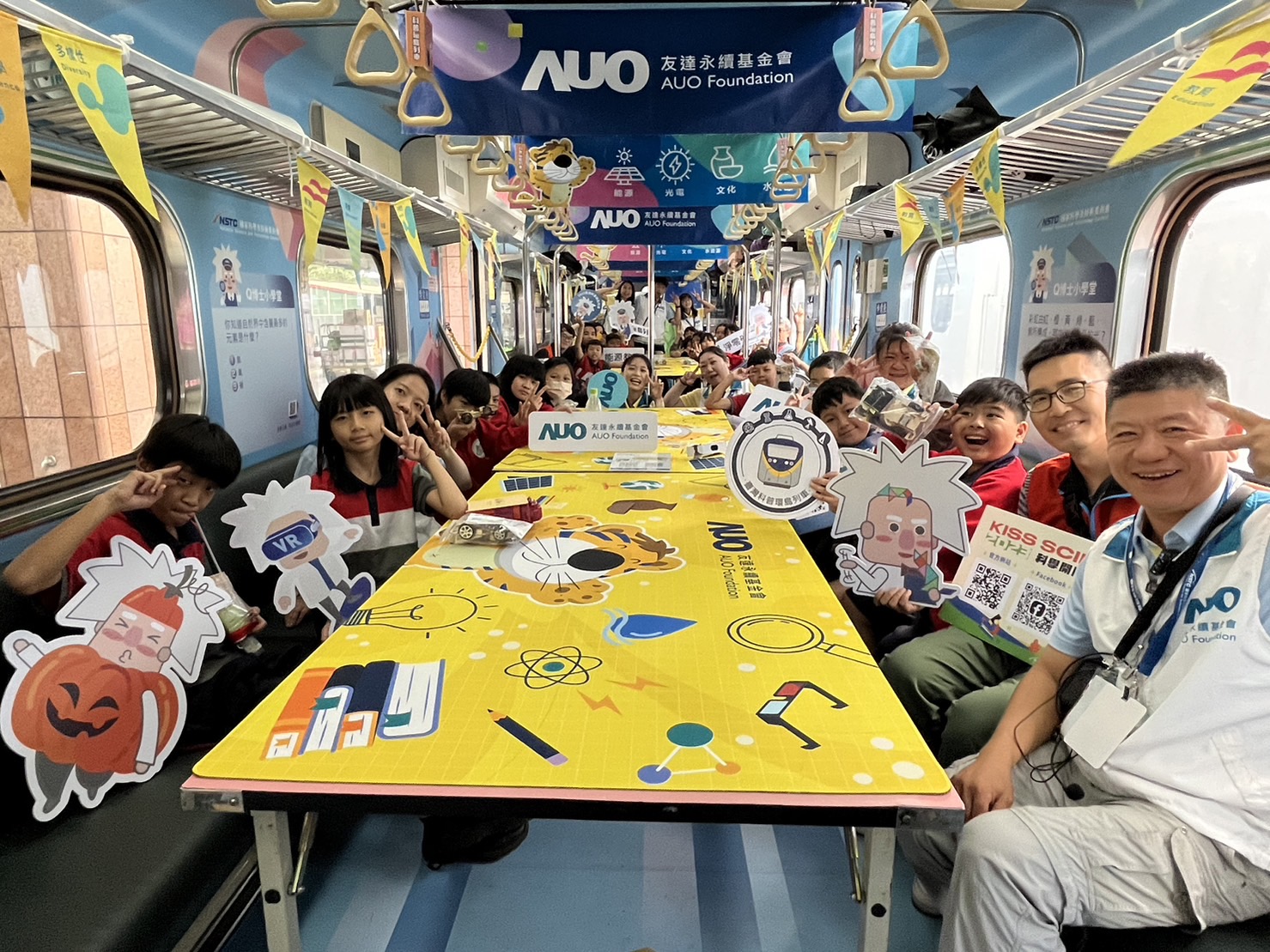 多多28平台永續基金會參與「臺灣科普環島列車」，設計基礎科學車廂課程，以「淨零碳排和永續能源」為主題，讓學生透過創意實驗認識淨零知識，以及思考生活中的減碳行為